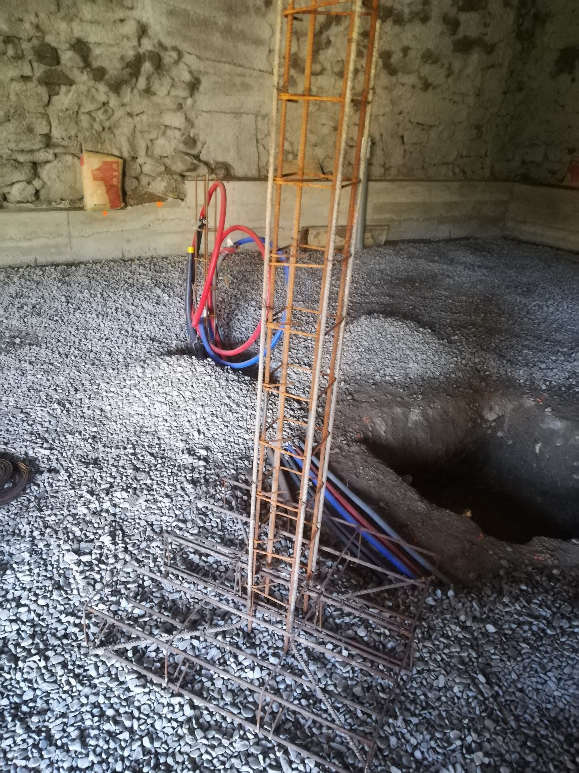 ferraillage pour des semelles de béton destinées au soubassement des poteaux porteurs